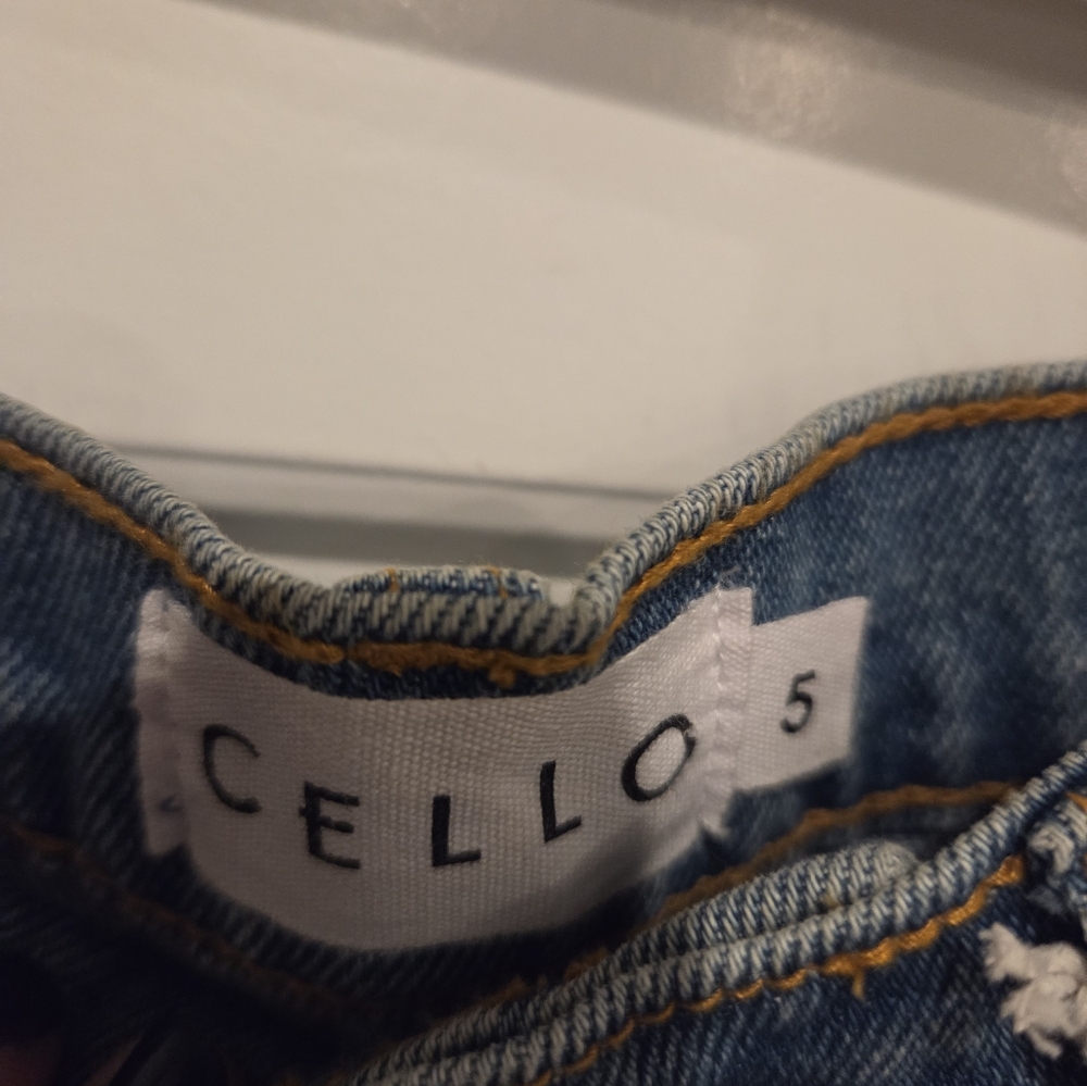 CELLO WOMEN'S SUPER HIGH DISTRESSED DADS JEANS SIZE 28 NWT - Picture 5 of 9